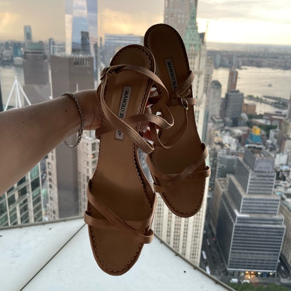 Manolo Blahnik Strappy Heeled Sandal with Scalloped Insole Detail - Picture 3 of 5